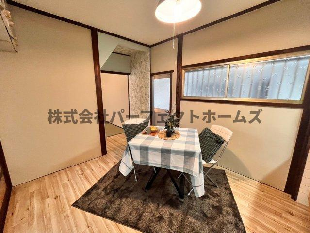 招提南町3丁目戸建　賃貸の居間・リビング|おしゃれな居間です