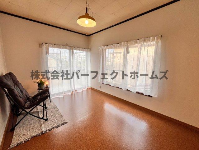 招提南町3丁目戸建　賃貸の居間・リビング|ゆったりとしたリビングです