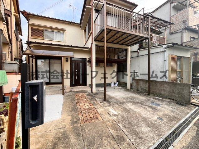 招提南町3丁目戸建　賃貸の駐車場|駐車場があるので、車を買う予定の方も安心です