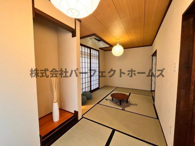 招提南町3丁目戸建　賃貸の内装|明るい色調の室内です