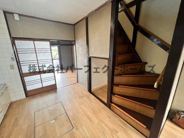 印田町戸建　賃貸の内装|明るい室内です