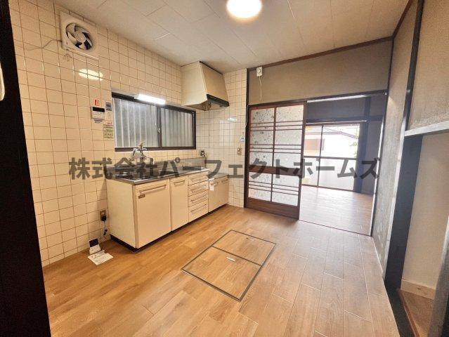 印田町戸建　賃貸の居間・リビング|ゆったりとした居間です