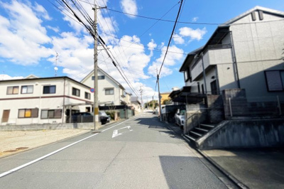【前面道路含む現地写真】 | 伏見区桃山長岡越中北町　中古戸建 | 【屋根裏収納】屋根裏収納があり、シーズンオフの物を収納でき助かりますね(^^)/
