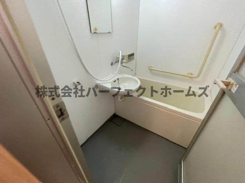 ヴィラアローの浴室|落ち着いた空間のお風呂です