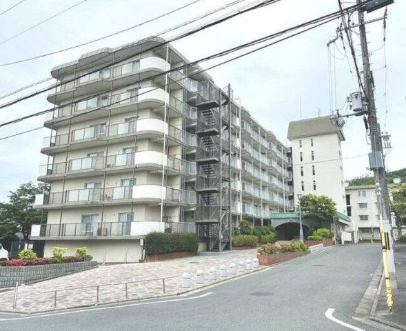 京都北山スカイハイツB棟の外観