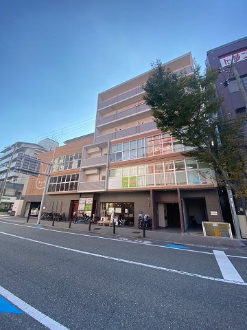 西宮市中前田町の賃貸マンションの外観
