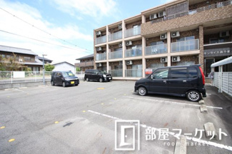 【駐車場】