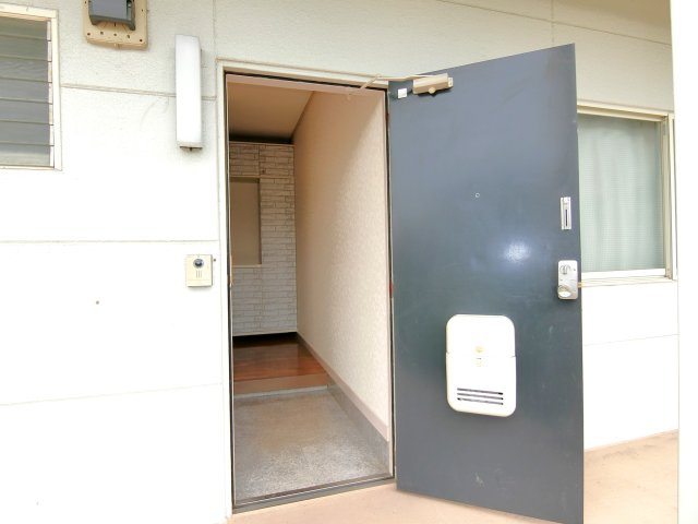 リバーサイドヒルズヤマダの玄関