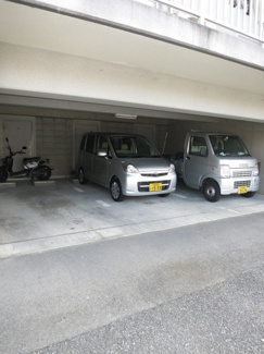 【駐車場】