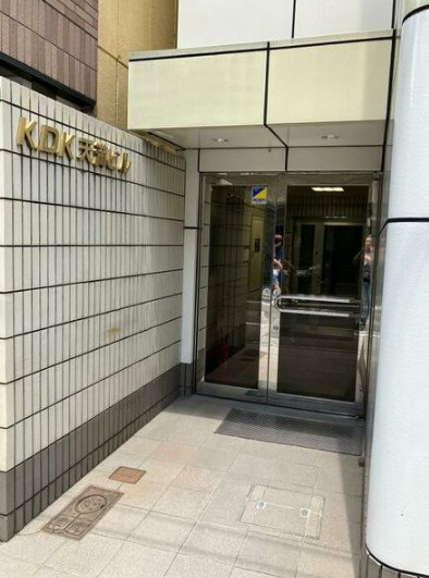 大阪市北区天神橋２丁目の店舗一部のエントランス
