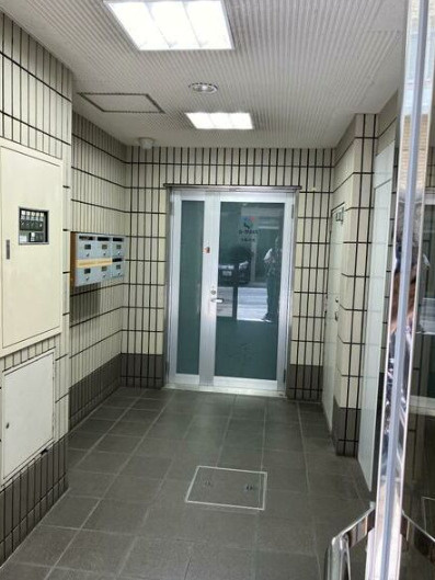 大阪市北区天神橋２丁目の店舗一部のエントランス