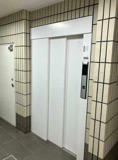 大阪市北区天神橋２丁目の店舗一部のエントランス