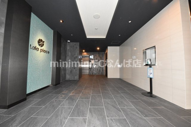ララプレイス大阪新町ヴェレのエントランス
