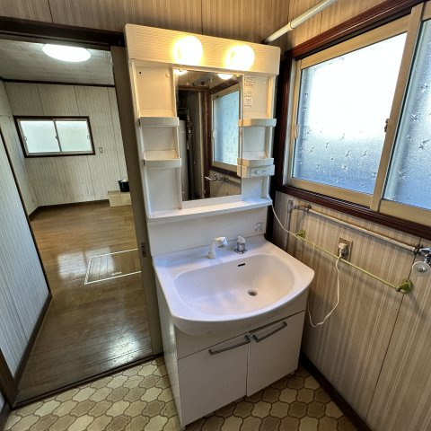 室蘭市中島本町3丁目15-7戸建の洗面所