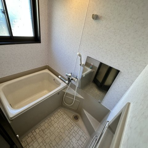 室蘭市中島本町3丁目15-7戸建の浴室