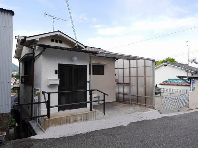 高東町3丁目貸家の外観