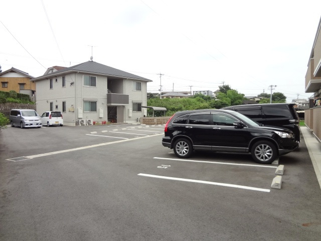 オリーヴァ上津B棟の駐車場