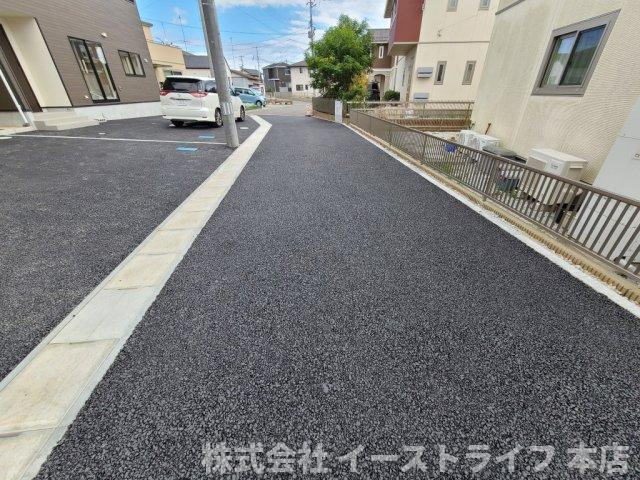 【新築戸建】値下げ！泉町下川第7　全3棟※子育て支援対象※の前面道路含む現地写真|3号棟建物前前面道路