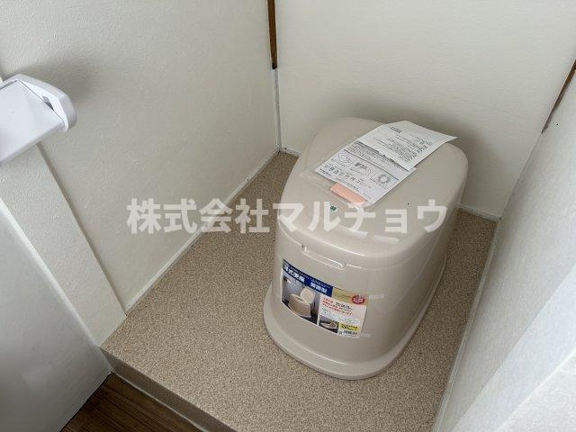 野久保アパート 平屋連棟のトイレ|落ち着いた色調のトイレです