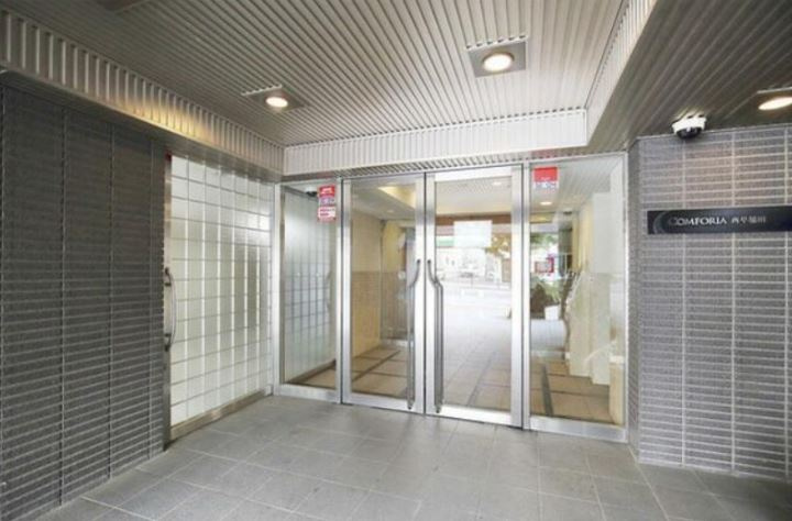 コンフォリア西早稲田のエントランス