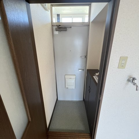 ファーストの玄関
