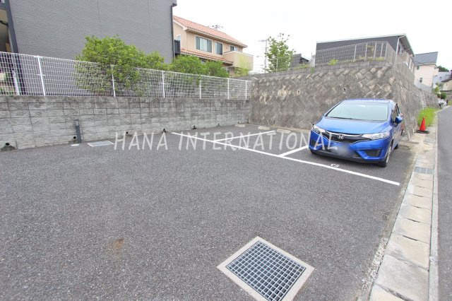 メゾンエスエスの駐車場