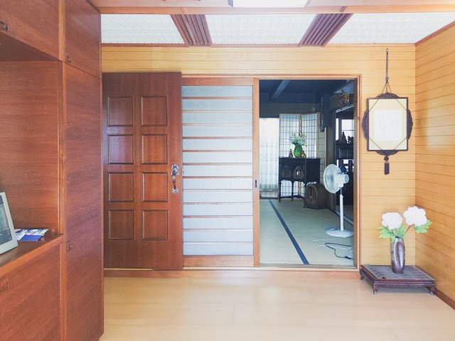 坂出市八幡町　売戸建の玄関