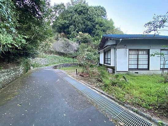 【前面道路含む現地写真】