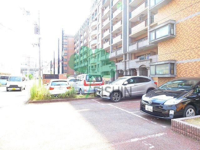 ウイングコートＧ館の駐車場
