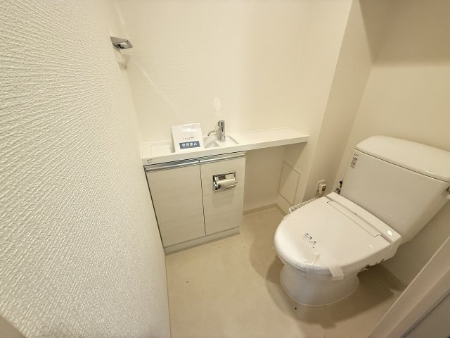 レーベンリヴァーレ南大沢　ヒルズ棟のトイレ|～暖房温水洗浄機能付きトイレ　冬場は特に嬉しい機能ですね～