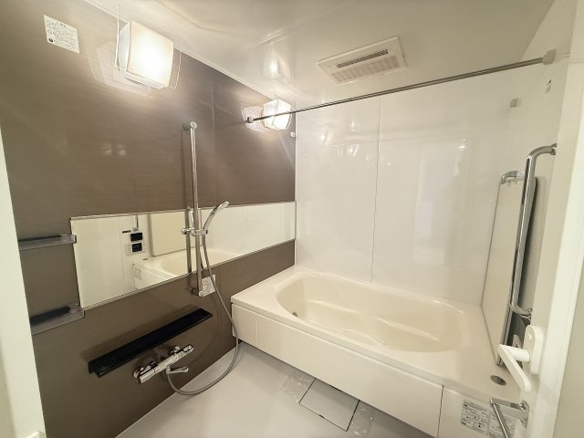 レーベンリヴァーレ南大沢　ヒルズ棟の浴室|～のびのびくつろげるバスルーム　１日の締めくくりに癒やしのバスタイムを～