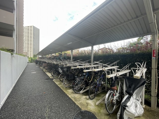 レーベンリヴァーレ南大沢　ヒルズ棟の駐輪場|～駐輪場～