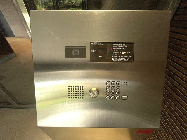 レーベンリヴァーレ南大沢　ヒルズ棟の防犯設備|～オートロック付き、防犯性も安心です～