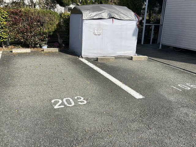 エスポワール新在家の駐車場