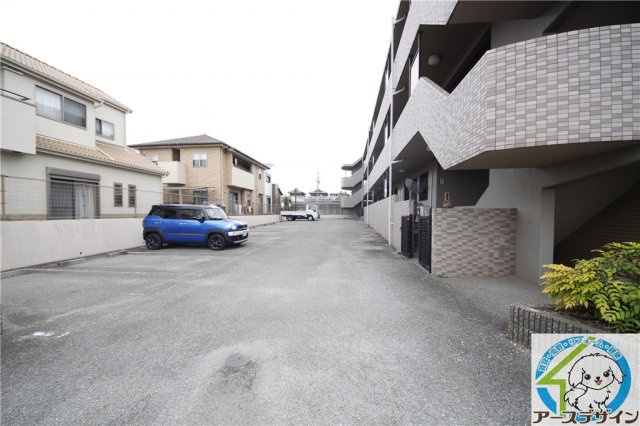 Ｈ・Tハイライズの駐車場|※類似部屋