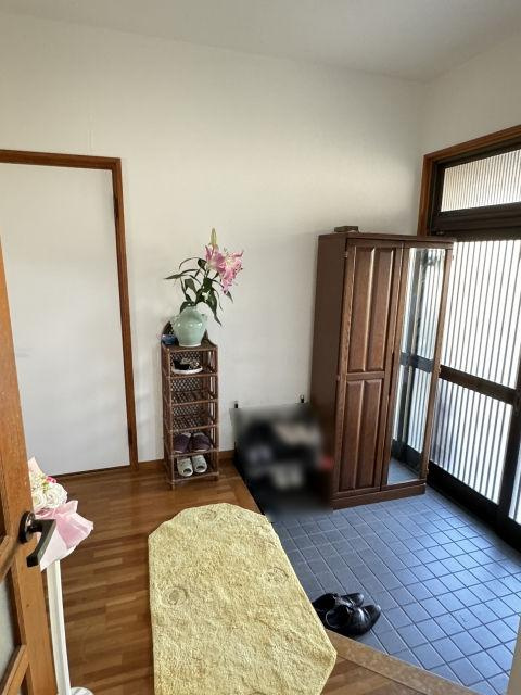 高知市潮見台1丁目　中古戸建ての玄関