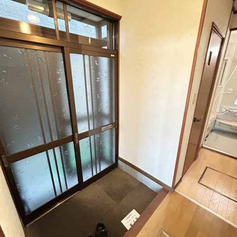 室蘭市母恋南町3丁目46-479戸建の玄関