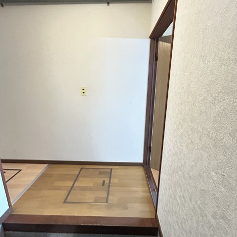 室蘭市母恋南町3丁目46-479戸建の玄関