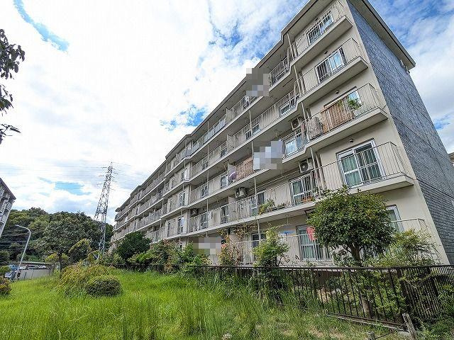 藤阪ハイツA六棟の外観|新しい生活にいかがでしょうか？外観はお住まいの顔になります。こだわりたいポイントですね。水回りリフォームやリノベーションも承ってます。
■現地見学・資金計画相談・住宅ローン相談もお問合せ受付中■