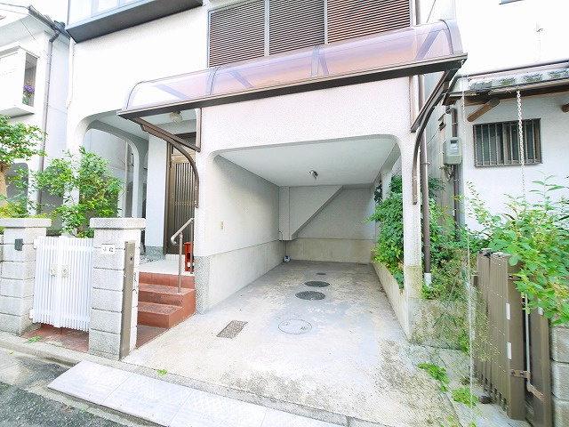 平松戸建ての駐車場