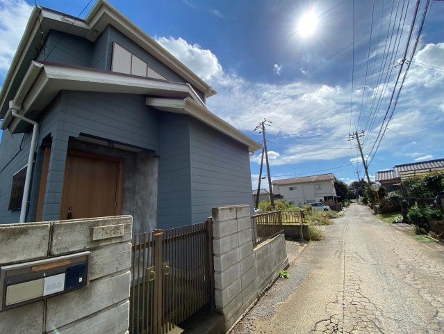 八街ろ　中古戸建の前面道路含む現地写真
