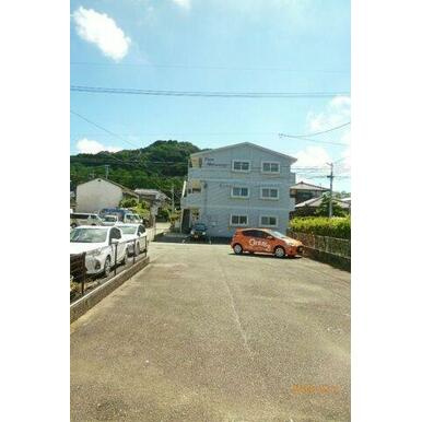 モナンジュ御井の駐車場|駐車場があるので、車を買う予定の方も安心です