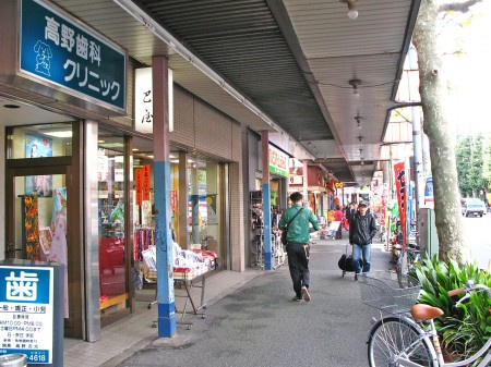 中野区本町４丁目のアパートの周辺