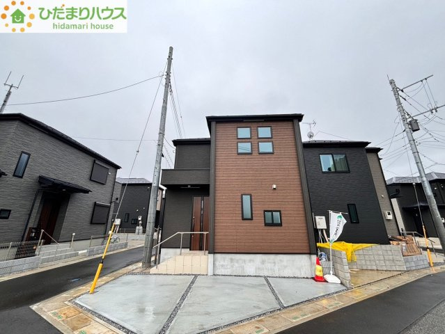 上尾市地頭方　5期　新築一戸建て　グラファーレ　11の外観|落ち着いた雰囲気のあるお洒落な外観！