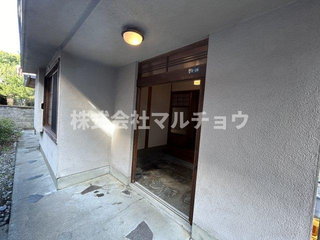 古尾平屋の玄関|収納もある玄関です