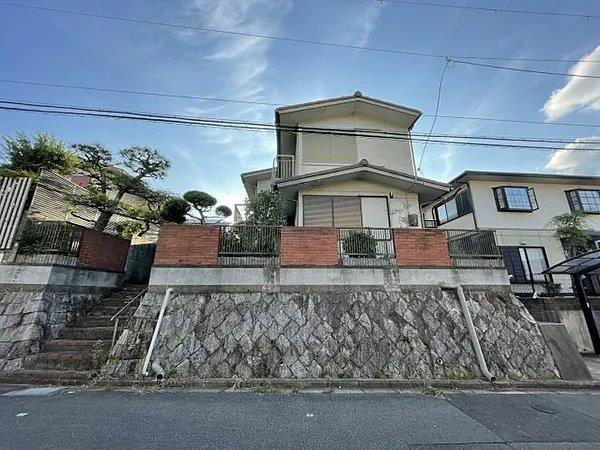 星田山手２丁目　中古一戸建ての外観|新しい生活にいかがでしょうか？外観はお住まいの顔になります。こだわりたいポイントですね。外壁塗装や屋根塗装のご相談も承っております。
■現地内覧・資金計画相談・住宅ローン相談もお問合せ受付中■