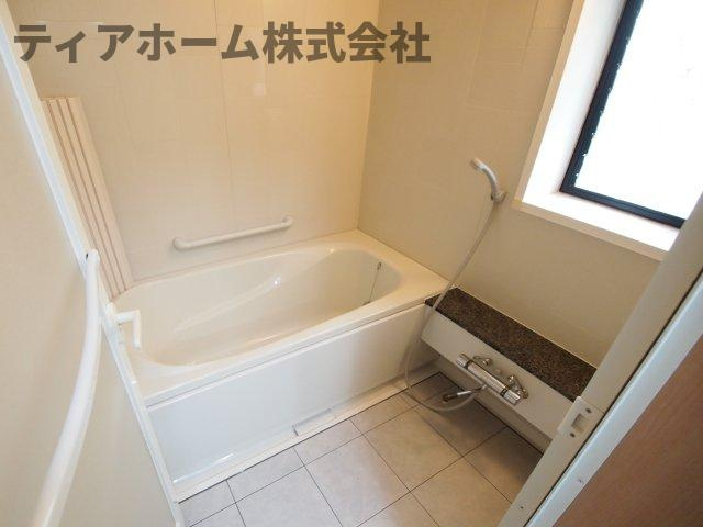 大和高田市大字礒野のタウンの浴室|日々の疲れを癒すお風呂付です