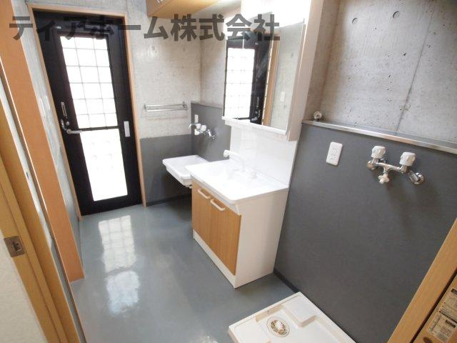 大和高田市大字礒野のタウンの洗面所|スペースが確保できる洗面所です