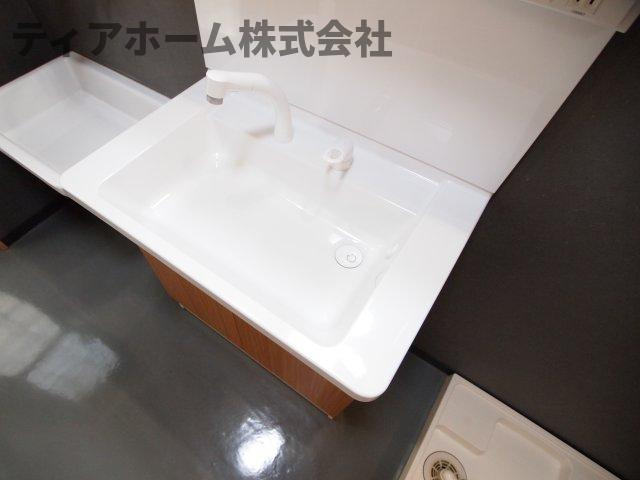 大和高田市大字礒野のタウンの独立洗面台|独立洗面化粧台が付いています