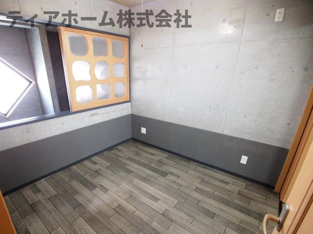 大和高田市大字礒野のタウンの洋室|落ち着いた色調の洋室です